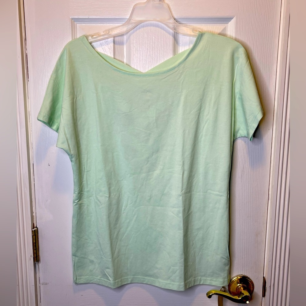 🪩 NWT Mint Green Top with Criss Cross Back size small #1062